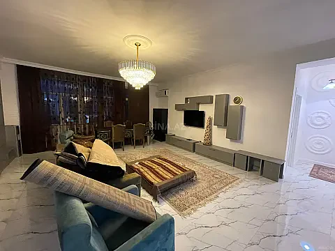 Kirayə verilir 4 otaqlı mənzil 150 m²