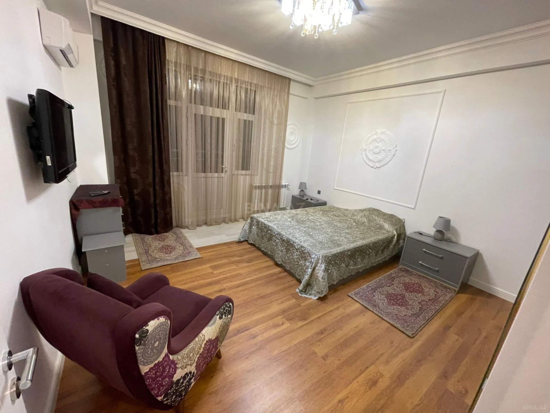 Kirayə verilir 4 otaqlı mənzil 150 m²
