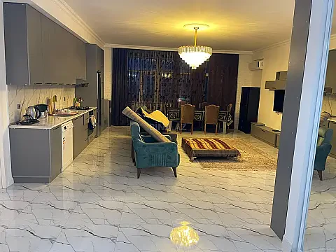 Kirayə verilir 4 otaqlı mənzil 150 m²