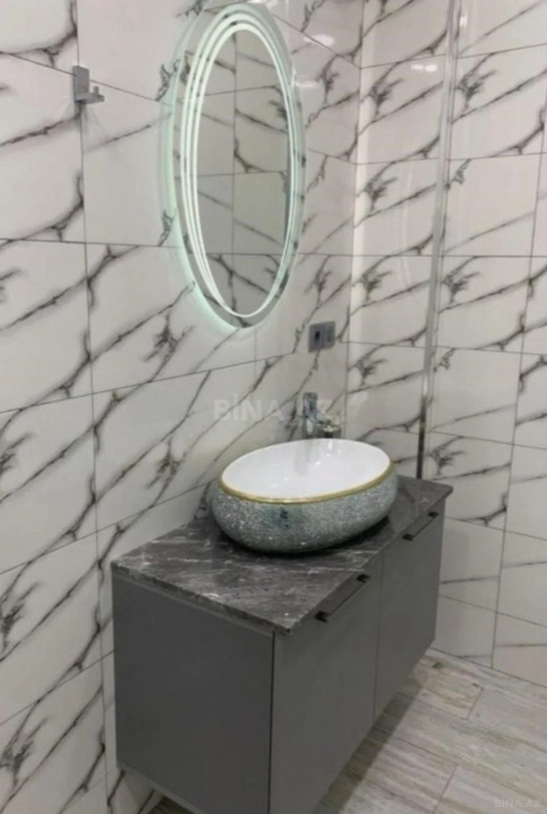Kirayə verilir 4 otaqlı mənzil 150 m²