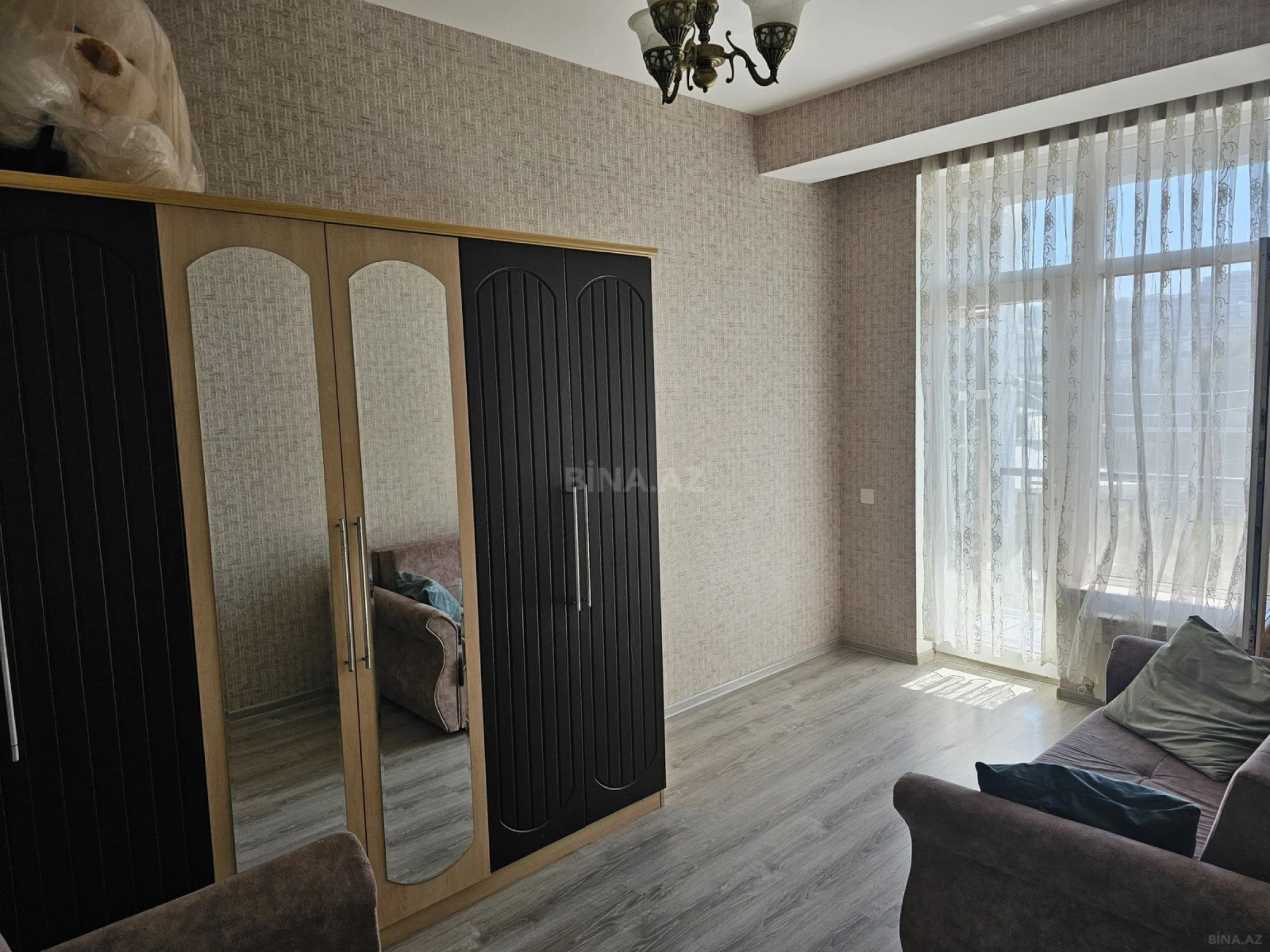 Satılır 3 otaqlı mənzil 97 m²