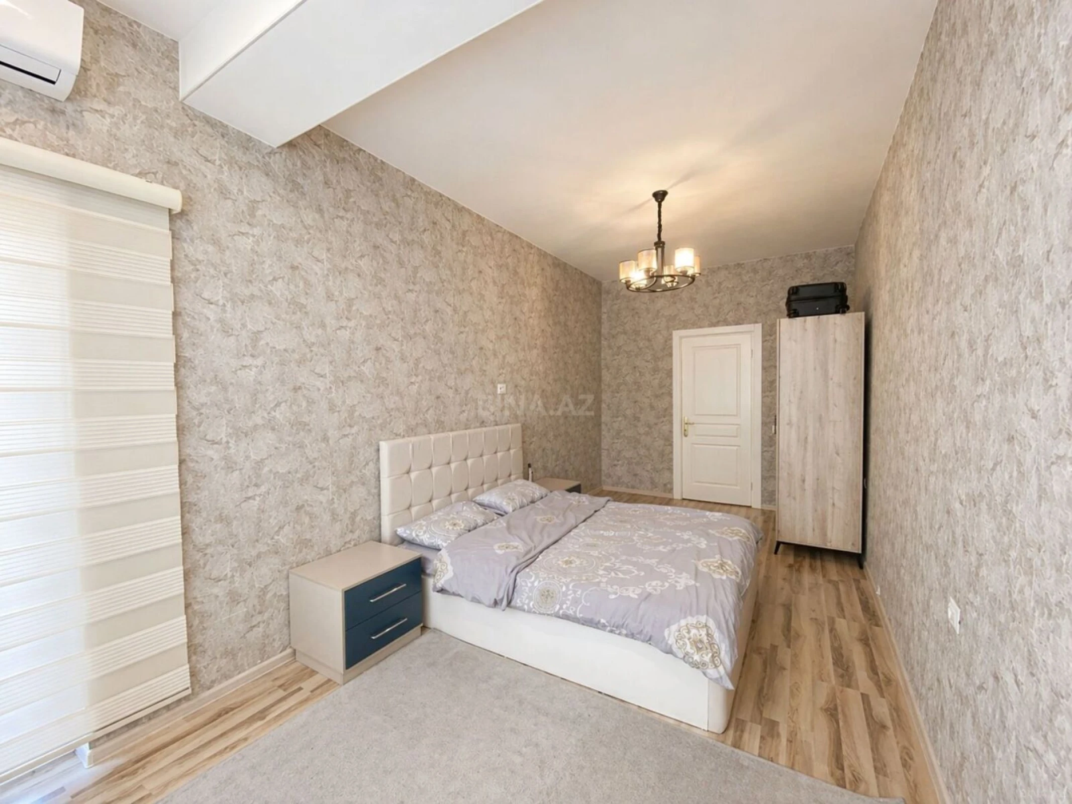 Satılır 4 otaqlı mənzil 160 m²