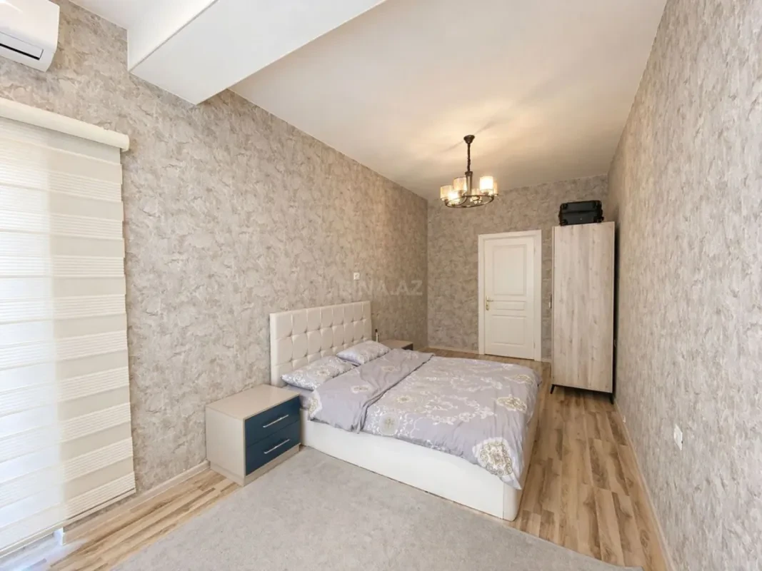 Satılır 4 otaqlı mənzil 160 m²