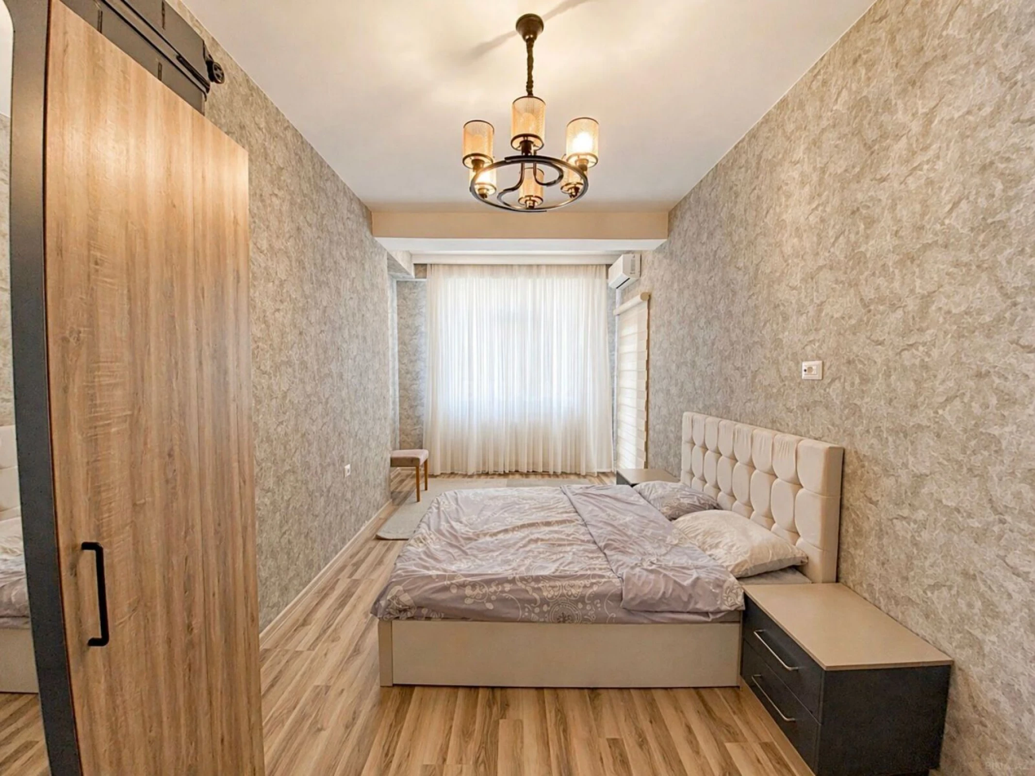 Satılır 4 otaqlı mənzil 160 m²