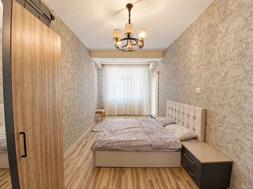 Satılır 4 otaqlı mənzil 160 m²