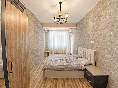 Satılır 4 otaqlı mənzil 160 m²