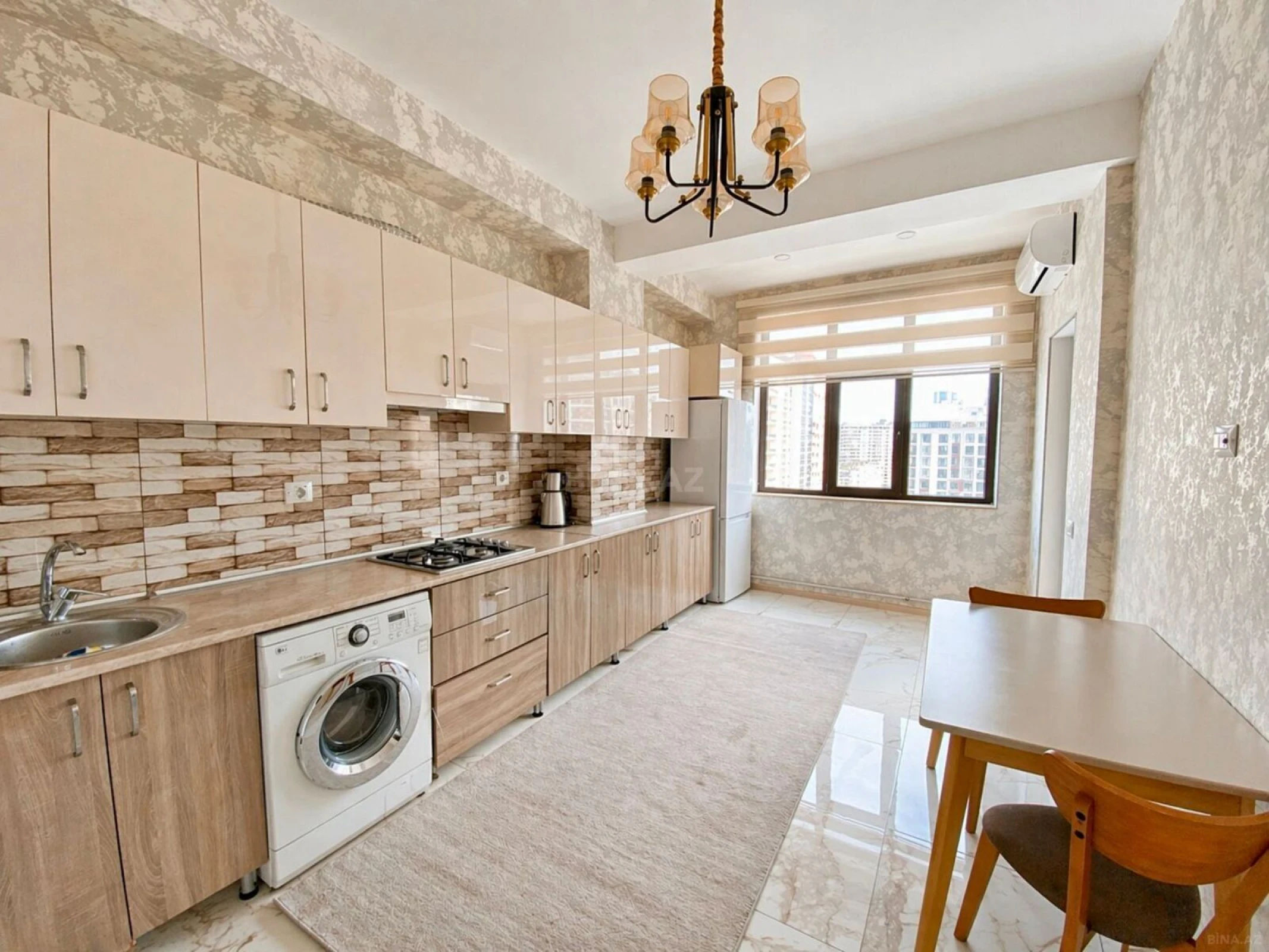 Satılır 4 otaqlı mənzil 160 m²