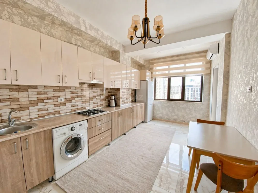 Satılır 4 otaqlı mənzil 160 m²