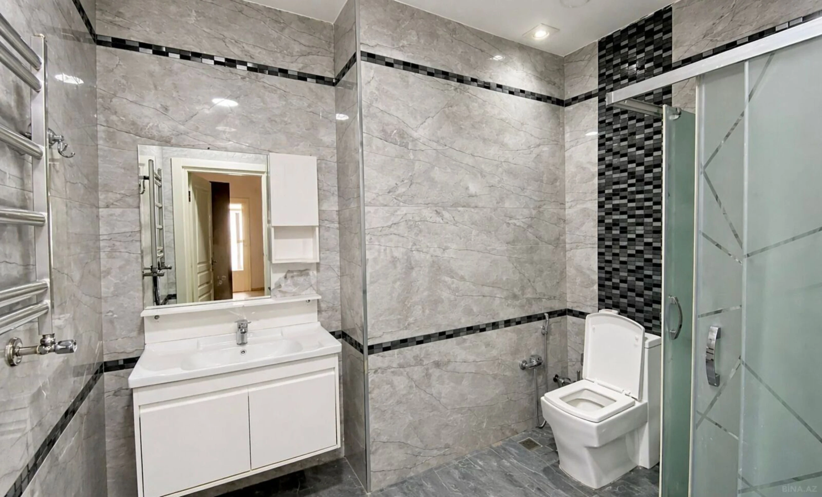 Satılır 4 otaqlı mənzil 160 m²