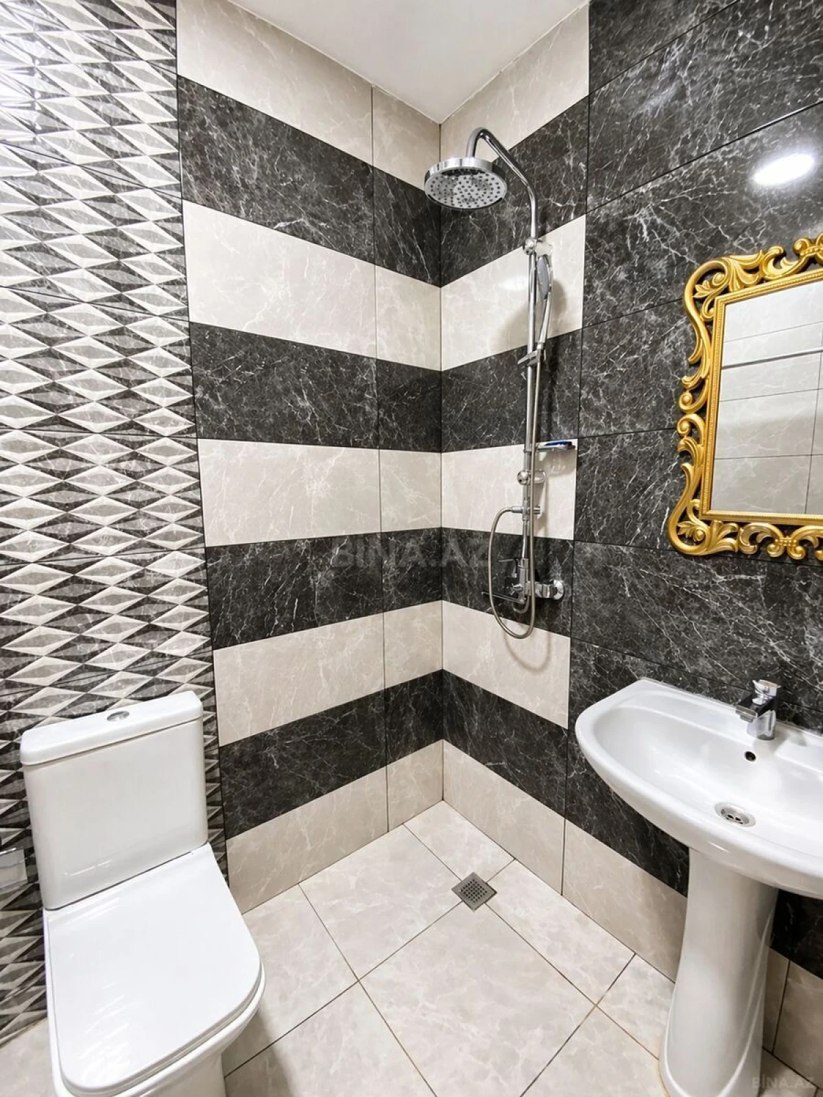 Satılır 4 otaqlı mənzil 160 m²