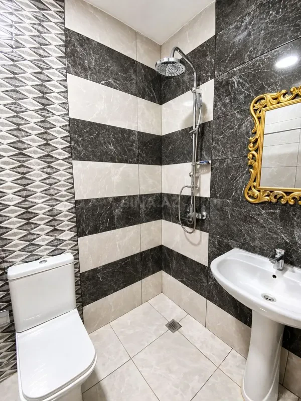 Satılır 4 otaqlı mənzil 160 m²