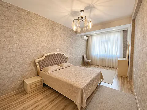 Satılır 4 otaqlı mənzil 160 m²