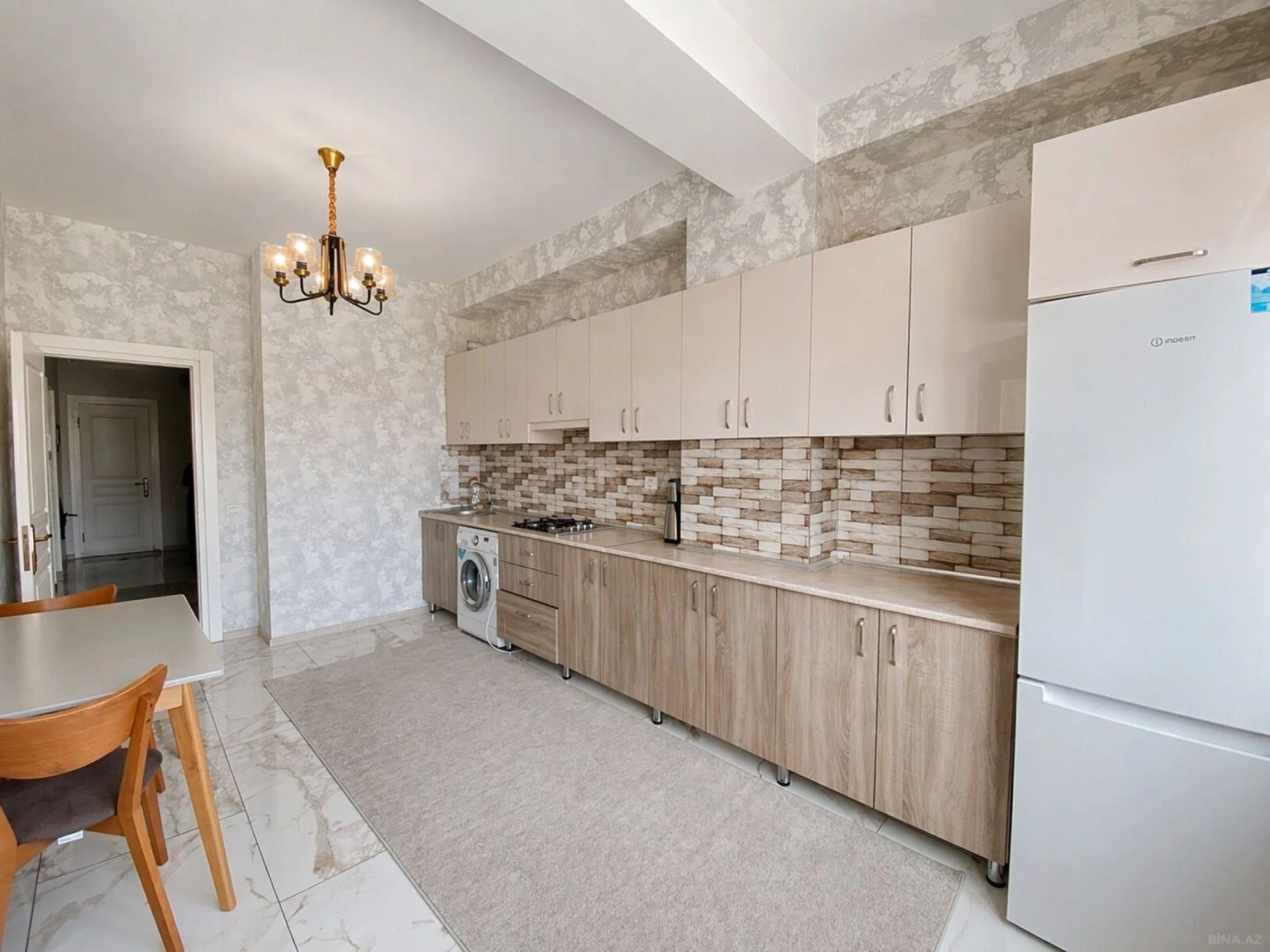 Satılır 4 otaqlı mənzil 160 m²