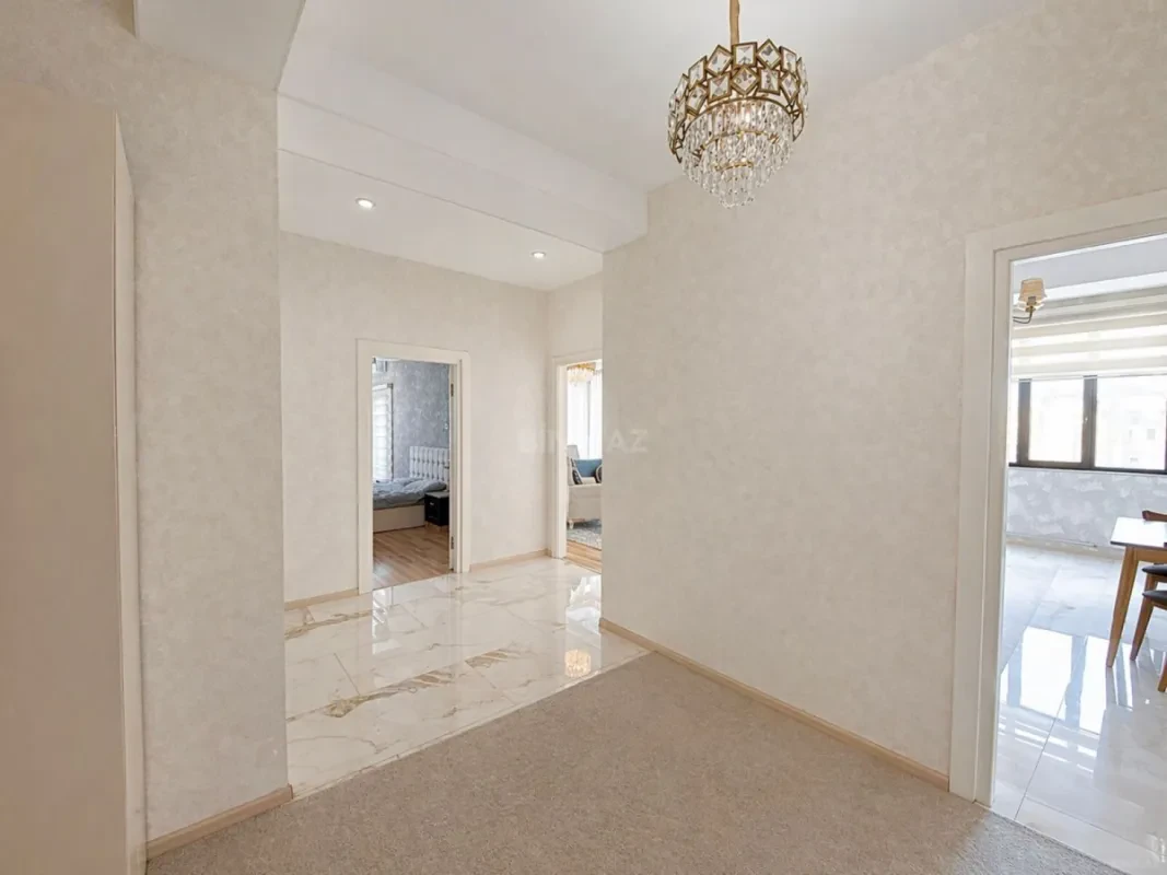 Satılır 4 otaqlı mənzil 160 m²