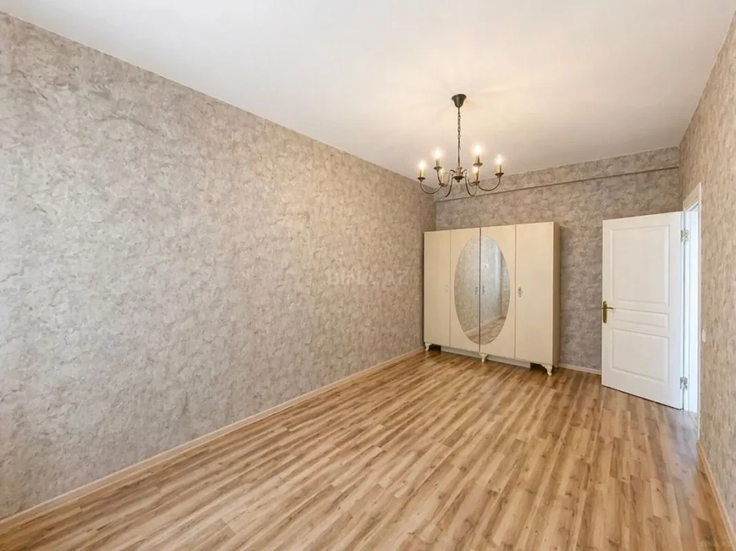 Satılır 4 otaqlı mənzil 160 m²
