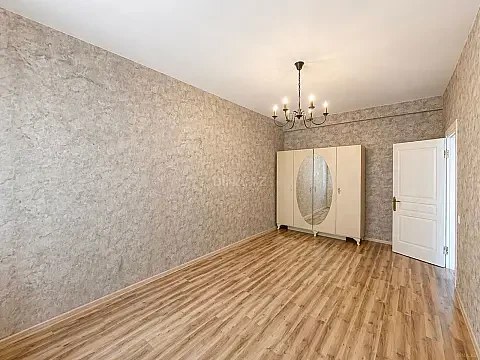 Satılır 4 otaqlı mənzil 160 m²