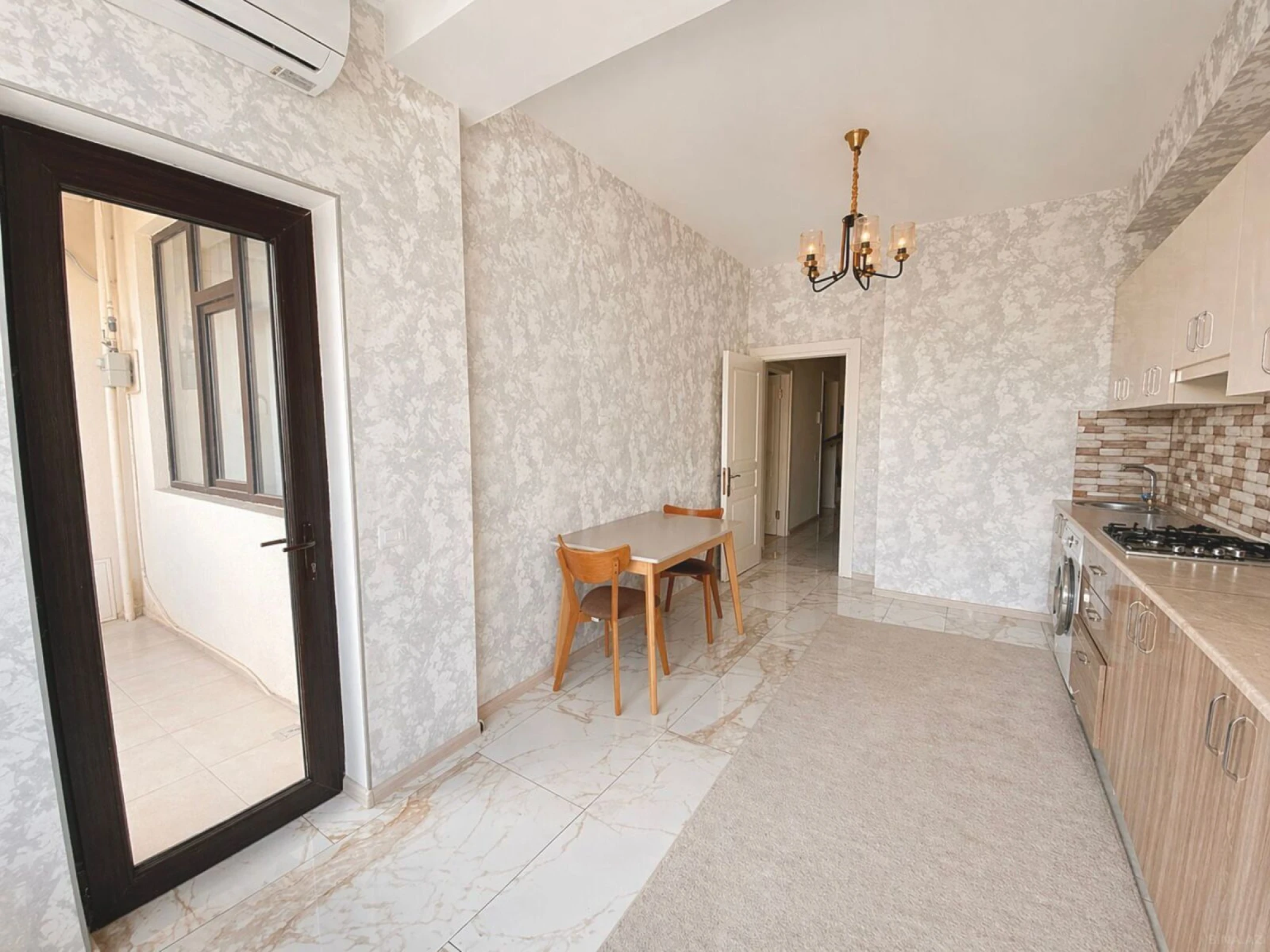 Satılır 4 otaqlı mənzil 160 m²