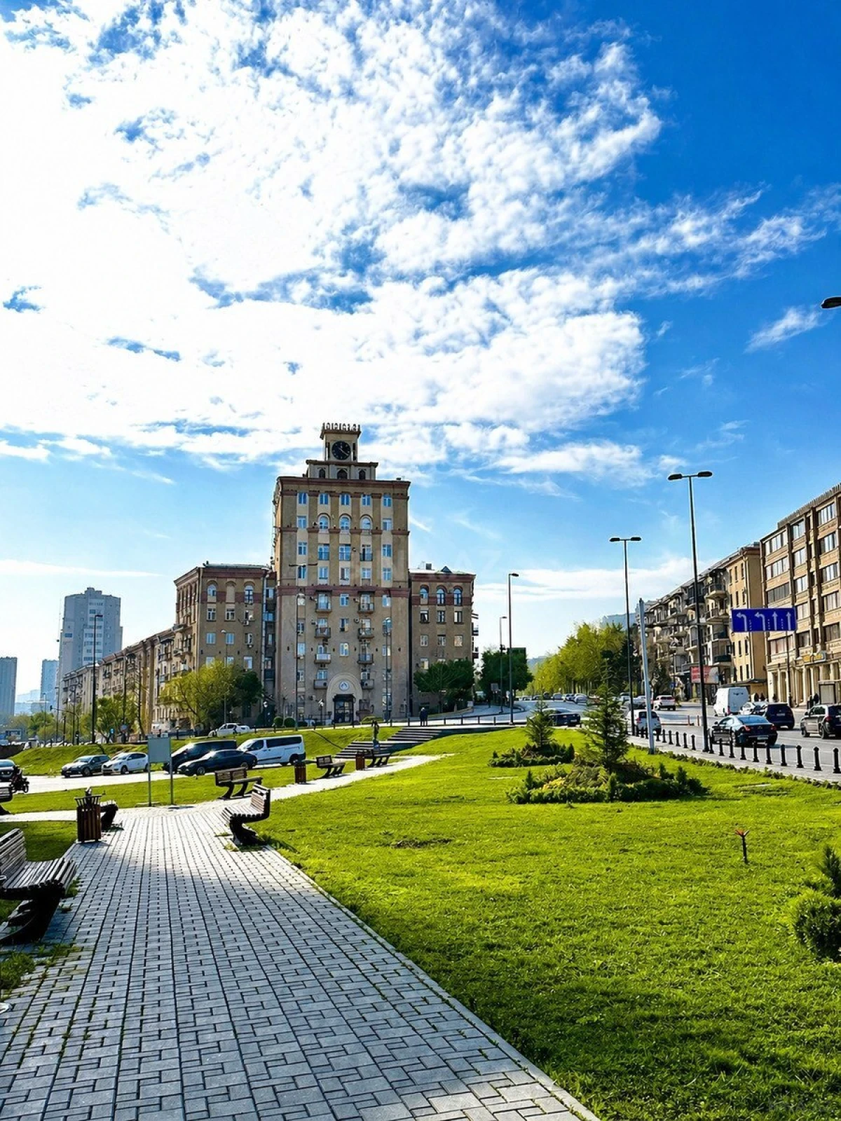Satılır 2 otaqlı mənzil 74 m²