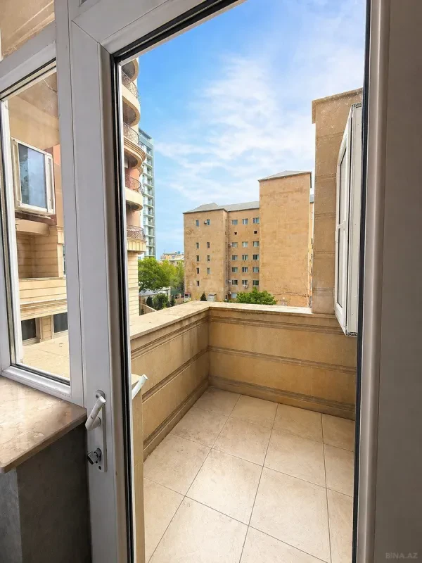 Satılır 2 otaqlı mənzil 74 m²