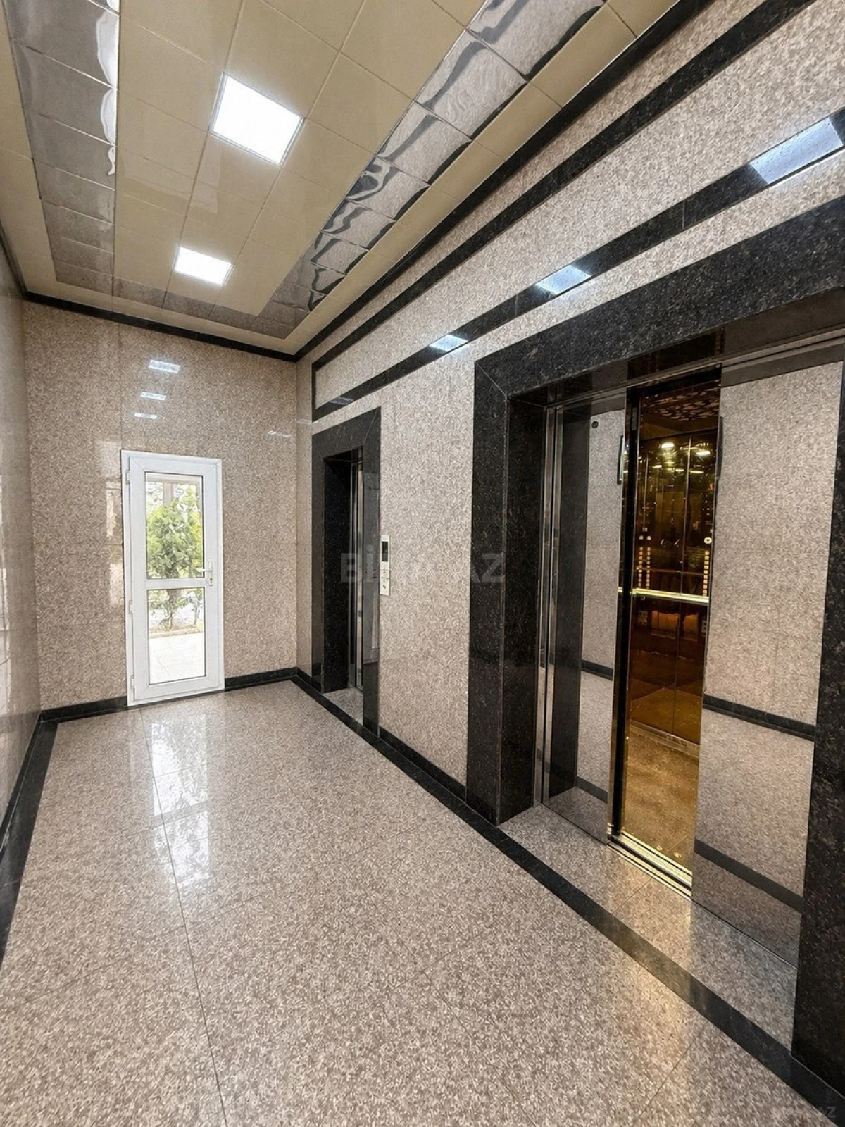 Satılır 2 otaqlı mənzil 74 m²