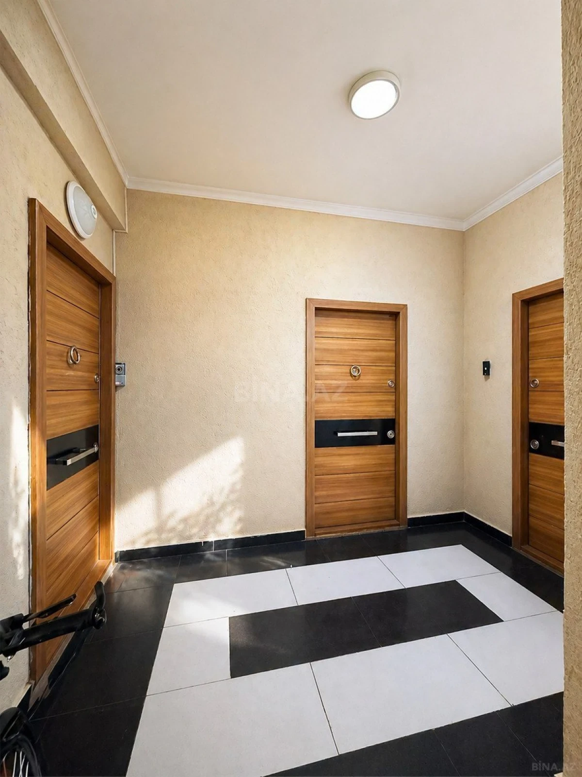 Satılır 2 otaqlı mənzil 74 m²