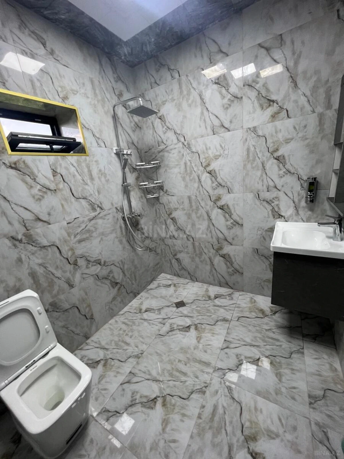 Kirayə verilir 2 otaqlı mənzil 70 m²