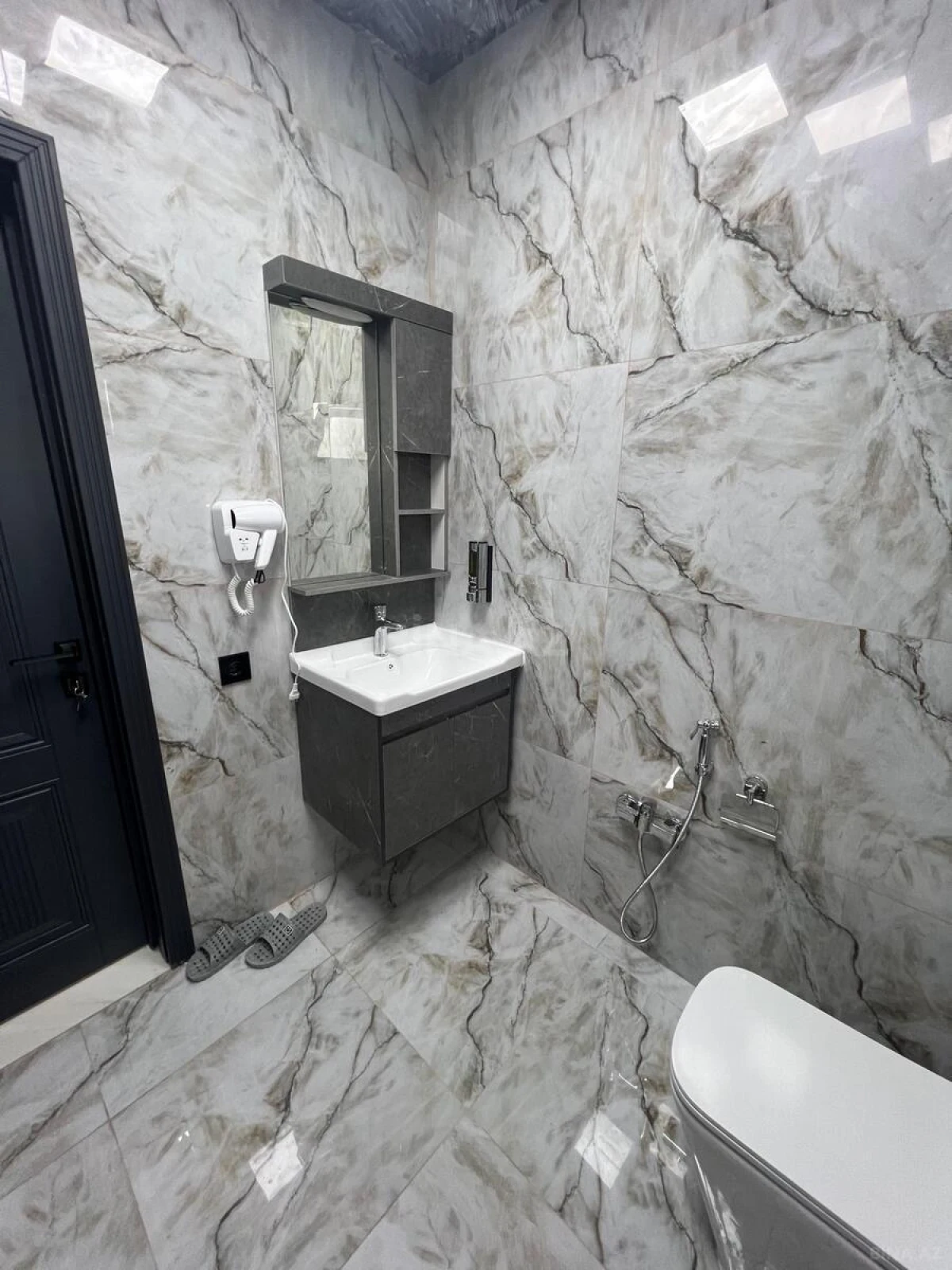 Kirayə verilir 2 otaqlı mənzil 70 m²