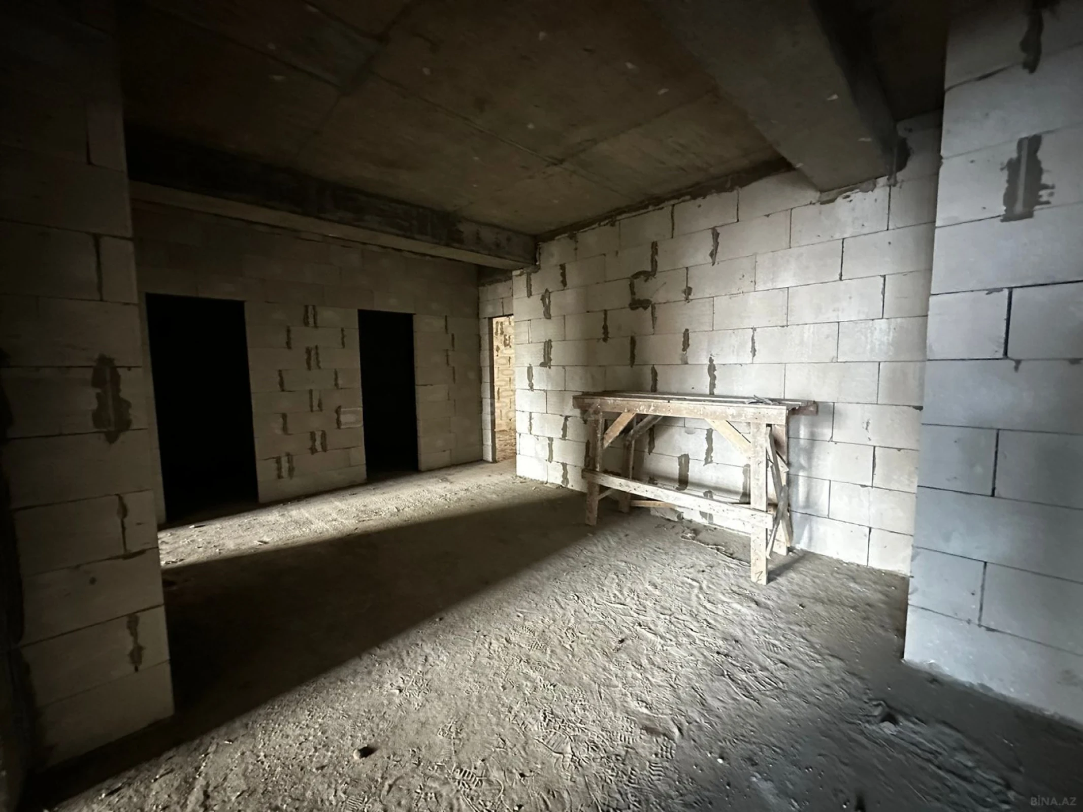 Satılır 3 otaqlı mənzil 137 m²