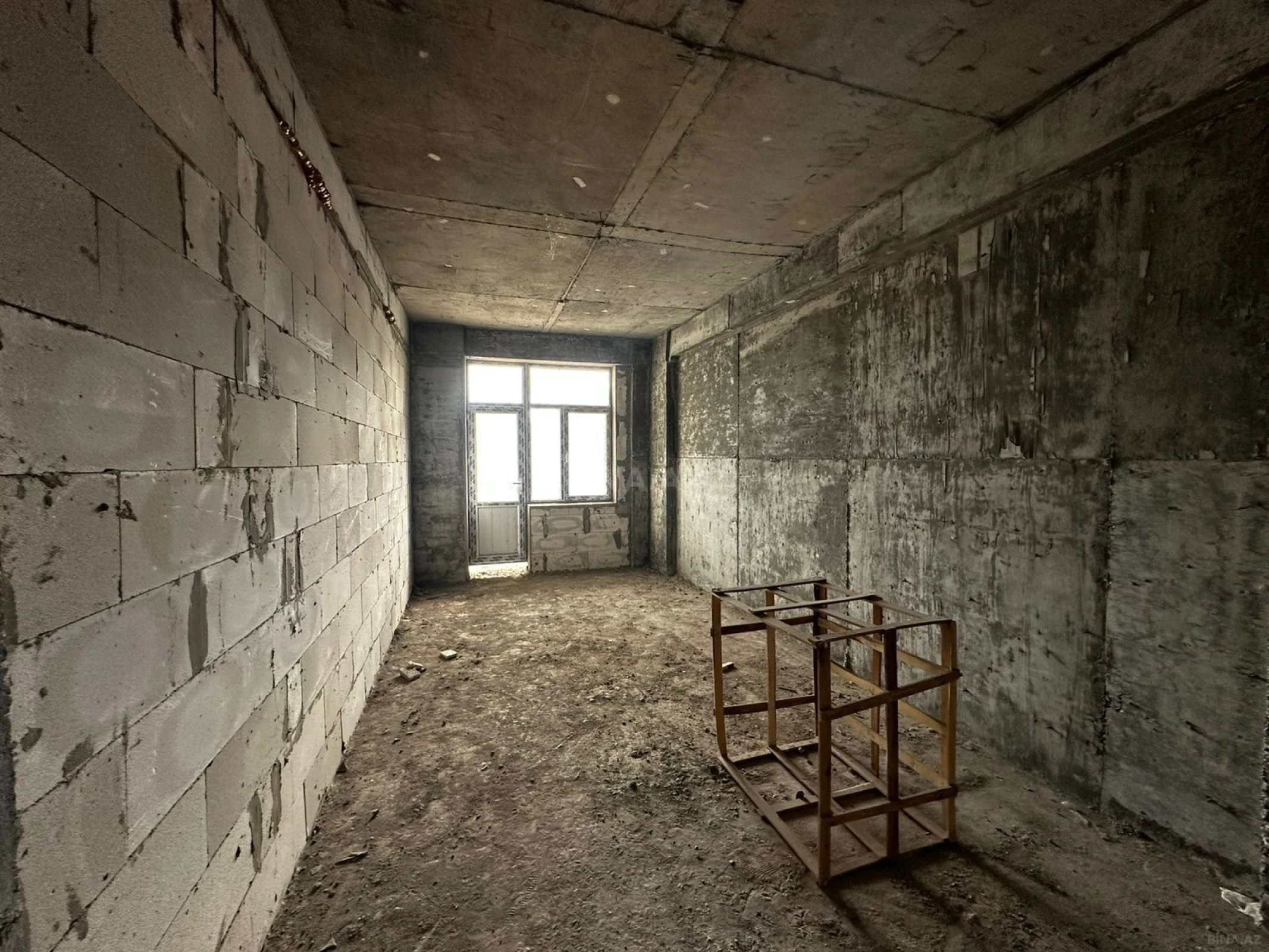 Satılır 3 otaqlı mənzil 137 m²