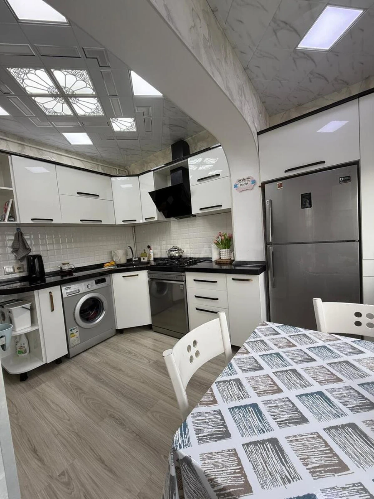 Satılır 2 otaqlı mənzil 68 m²