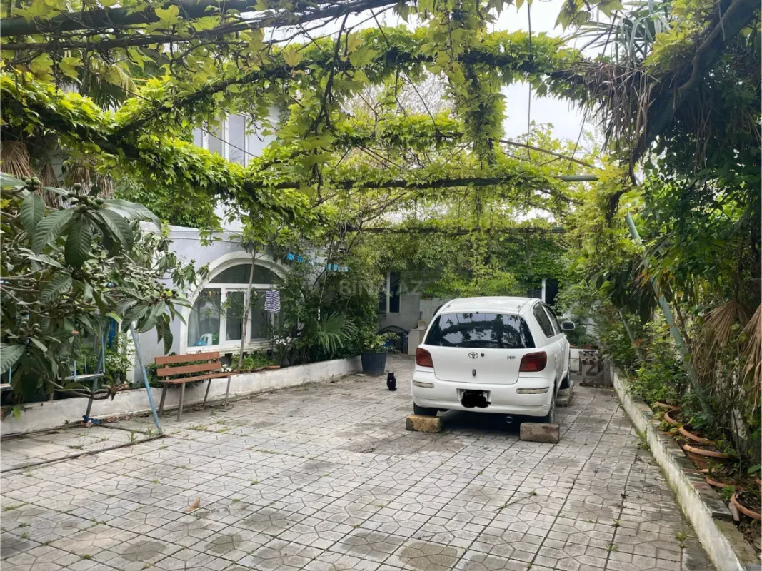 Satılır 15 otaqlı həyət evi 250 m²