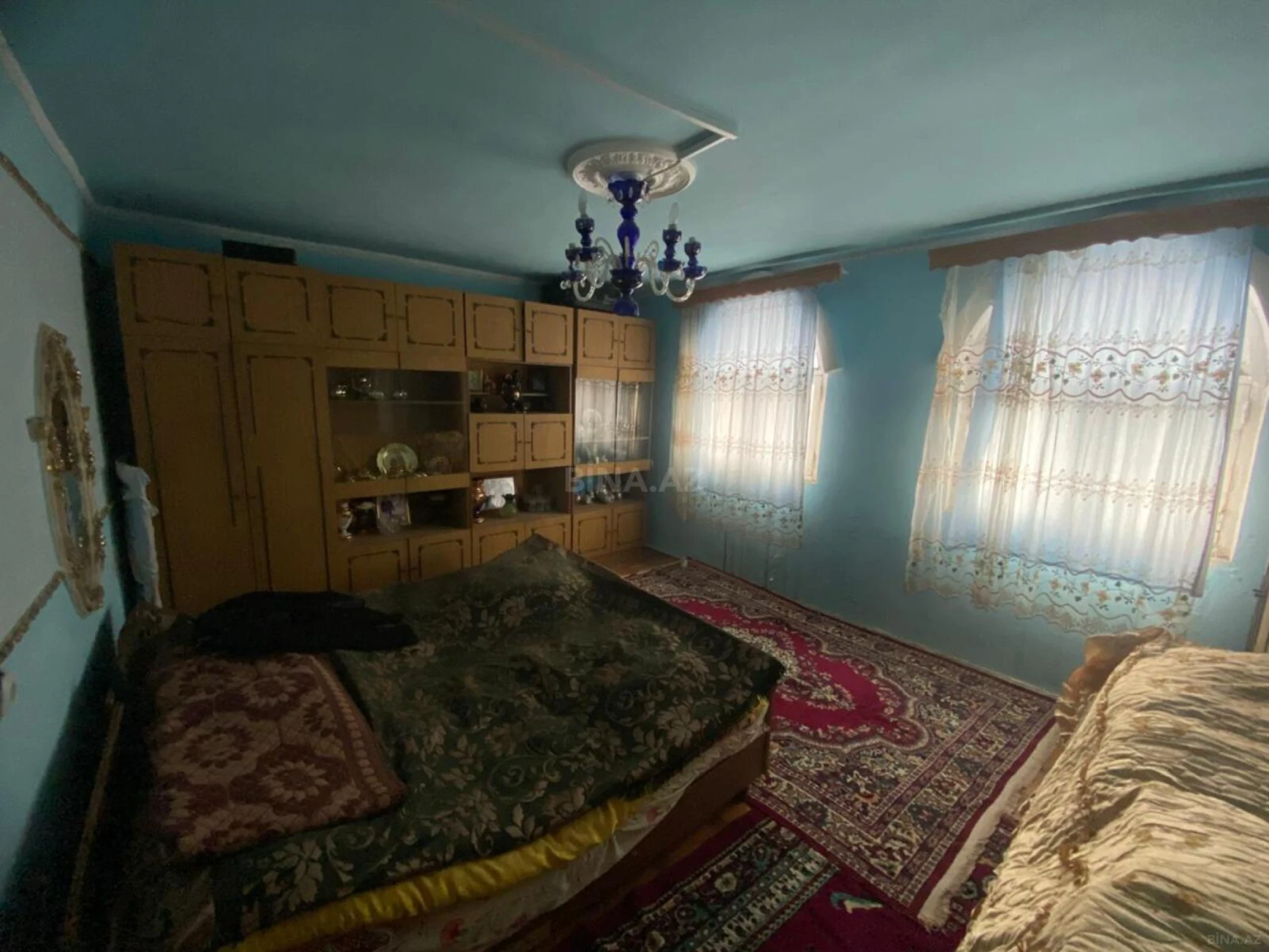 Satılır 15 otaqlı həyət evi 250 m²