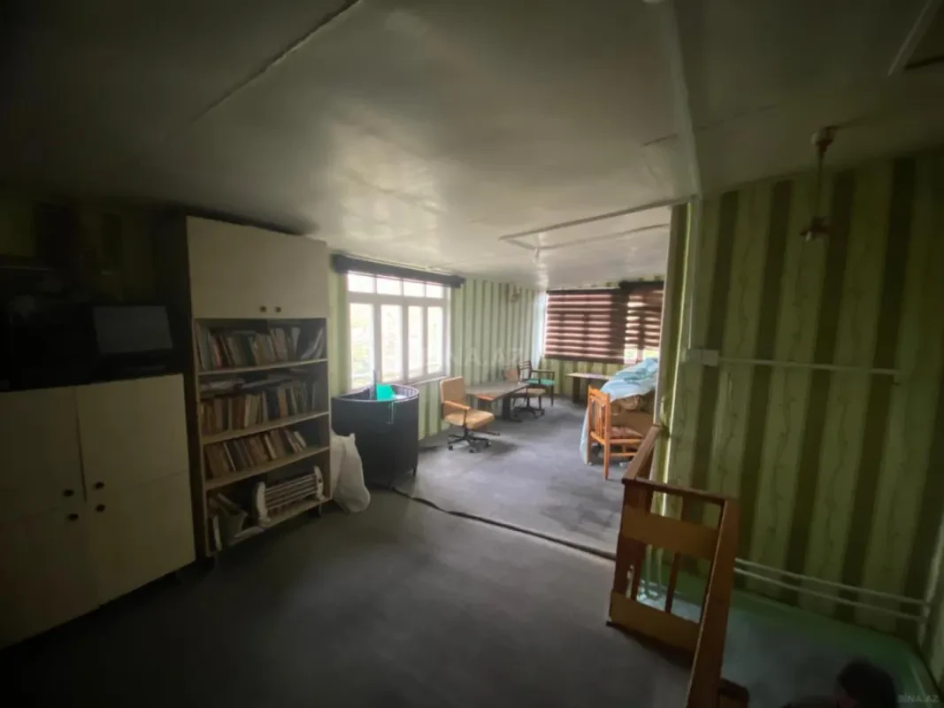 Satılır 15 otaqlı həyət evi 250 m²
