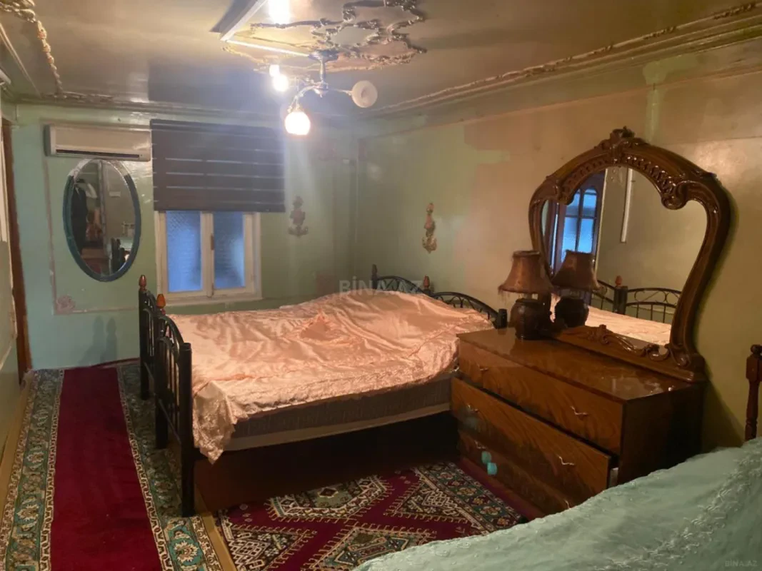 Satılır 15 otaqlı həyət evi 250 m²