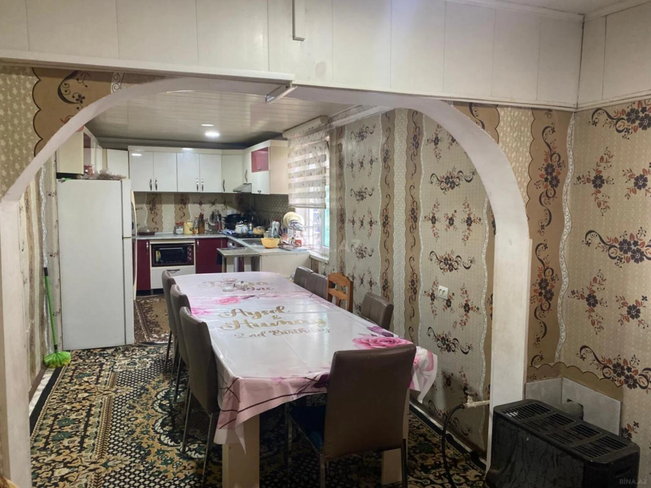 Satılır 15 otaqlı həyət evi 250 m²