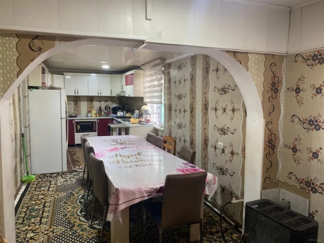 Satılır 15 otaqlı həyət evi 250 m²