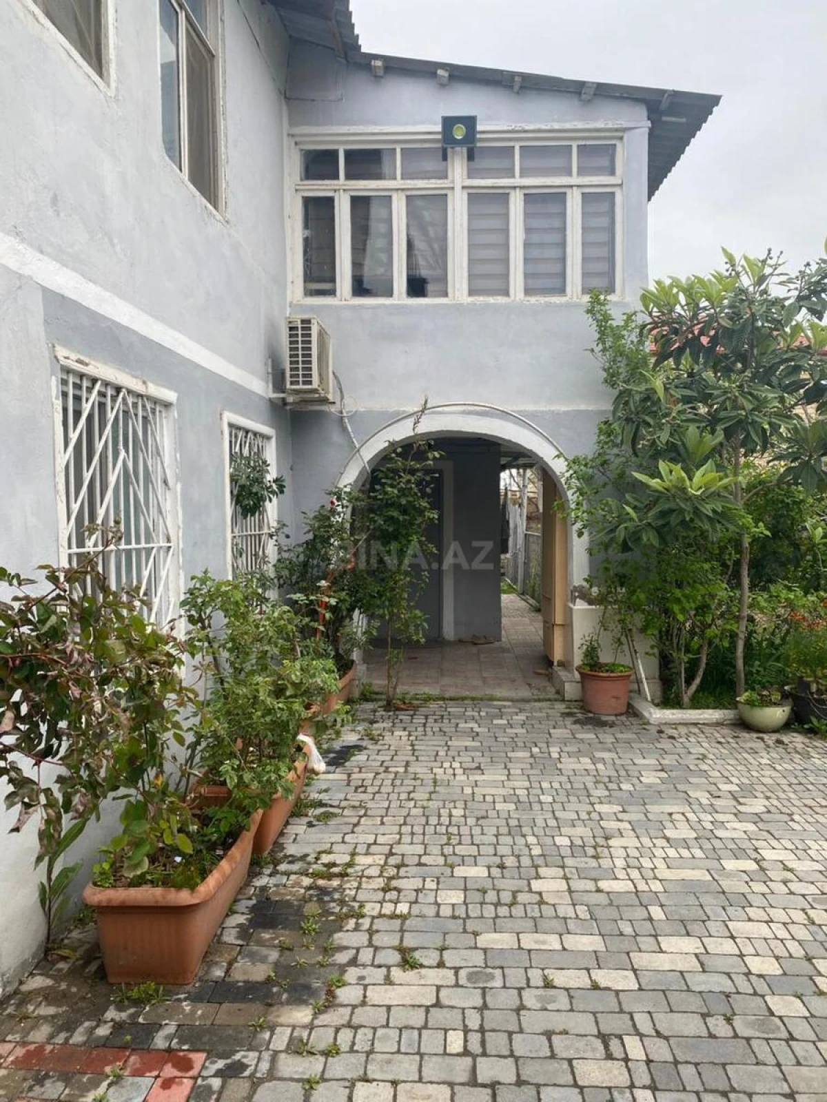 Satılır 15 otaqlı həyət evi 250 m²