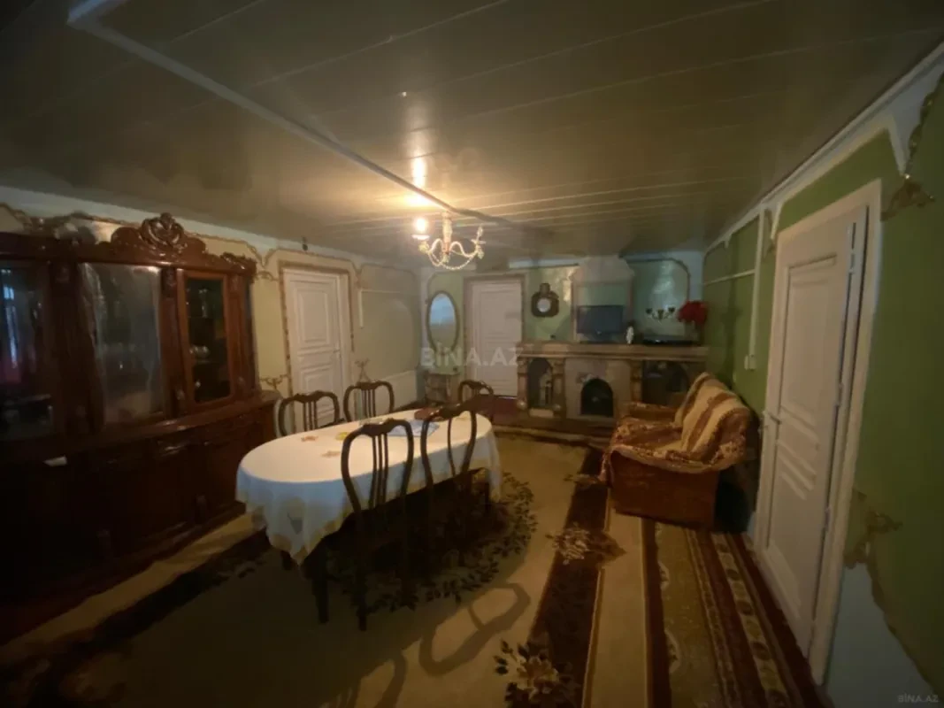 Satılır 15 otaqlı həyət evi 250 m²