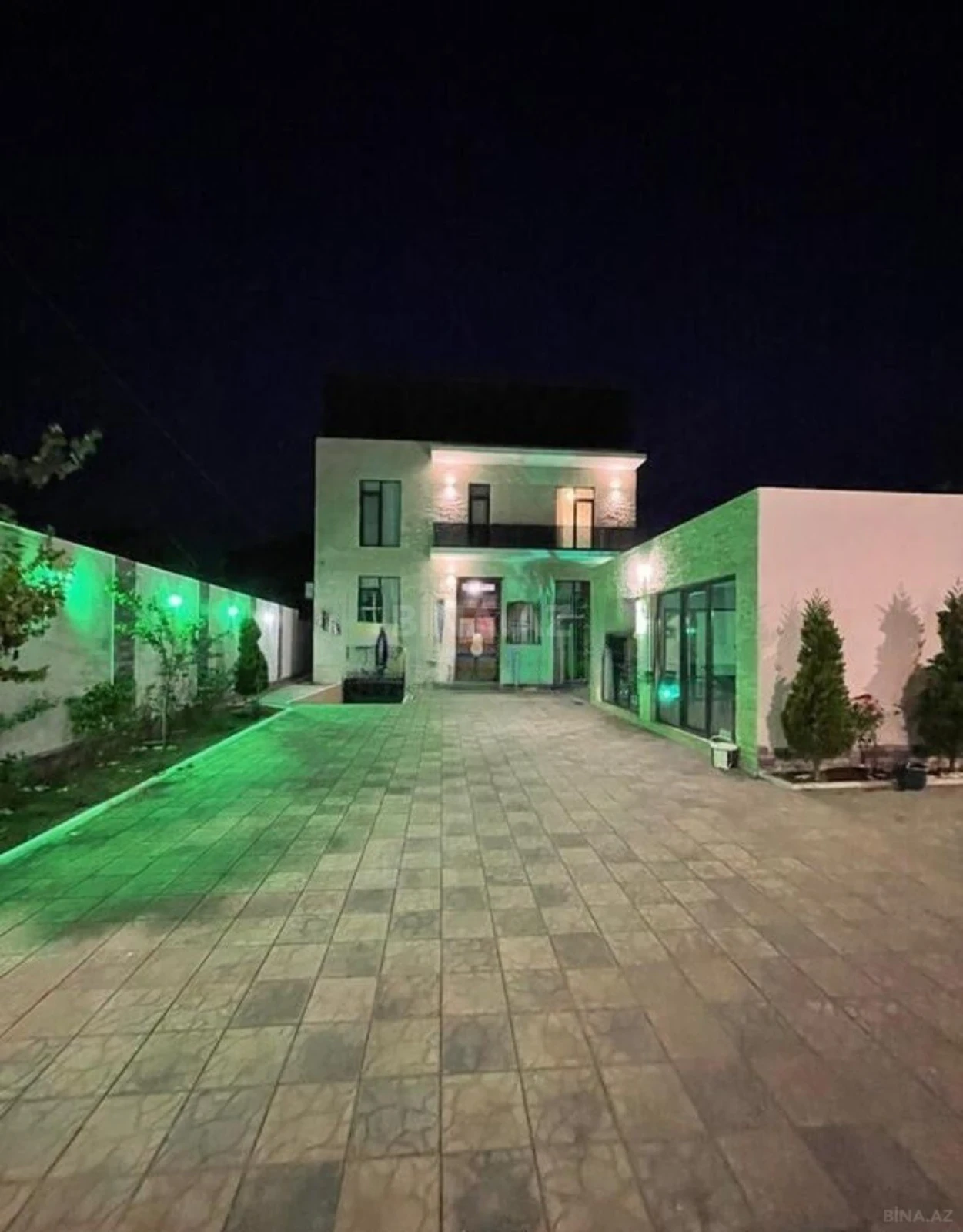 Satılır 6 otaqlı həyət evi 400 m²