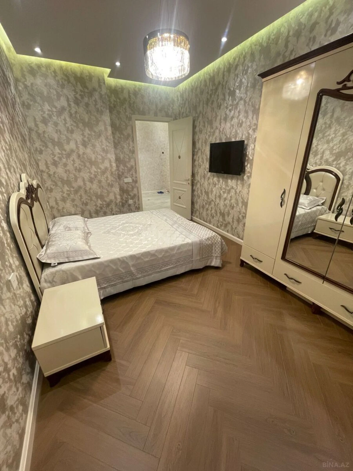 Kirayə verilir 3 otaqlı mənzil 130 m²