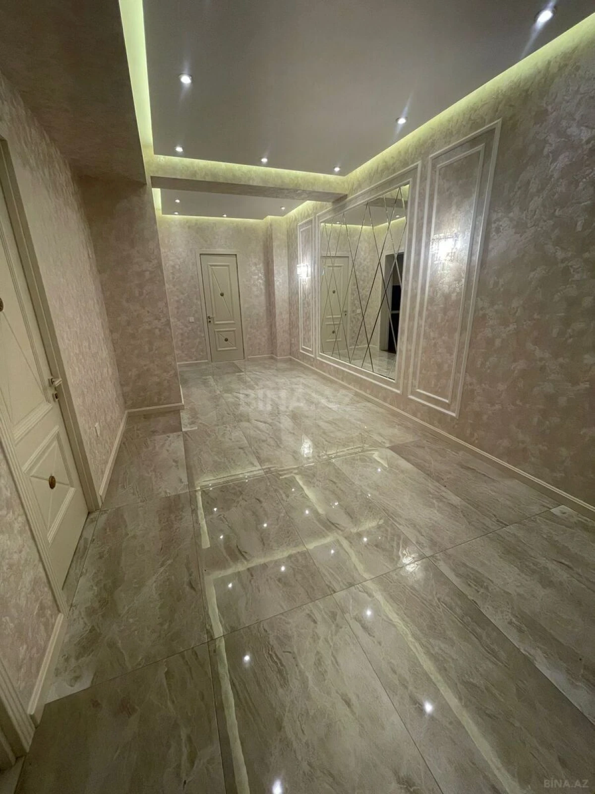 Kirayə verilir 3 otaqlı mənzil 130 m²
