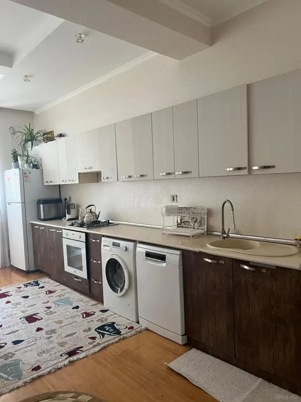 Kirayə verilir 3 otaqlı mənzil 150 m²