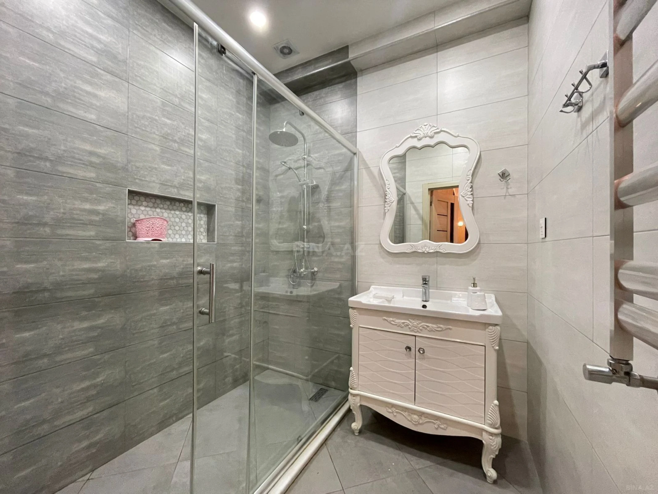 Kirayə verilir 3 otaqlı mənzil 150 m²
