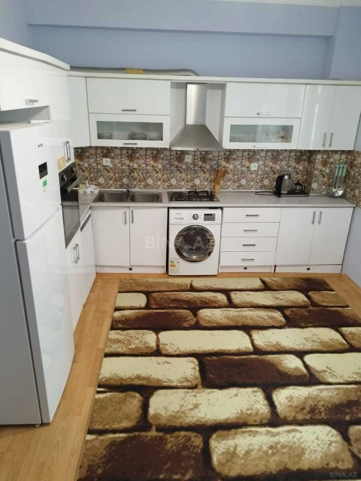 Kirayə verilir 3 otaqlı mənzil 140 m²