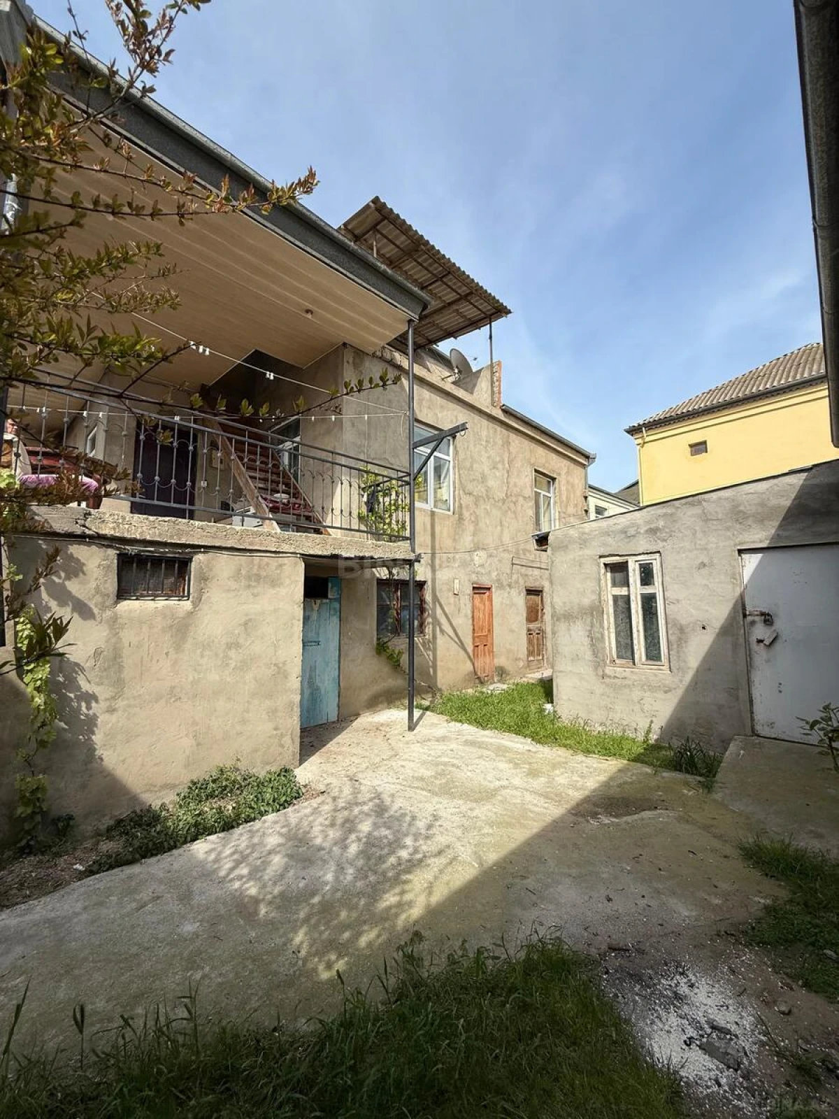 Satılır 6 otaqlı həyət evi 200 m²