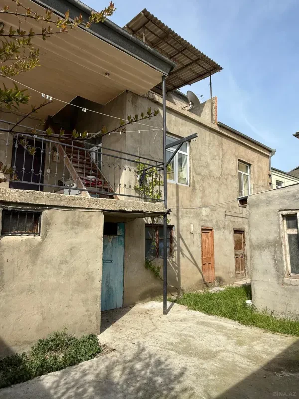 Satılır 6 otaqlı həyət evi 200 m²