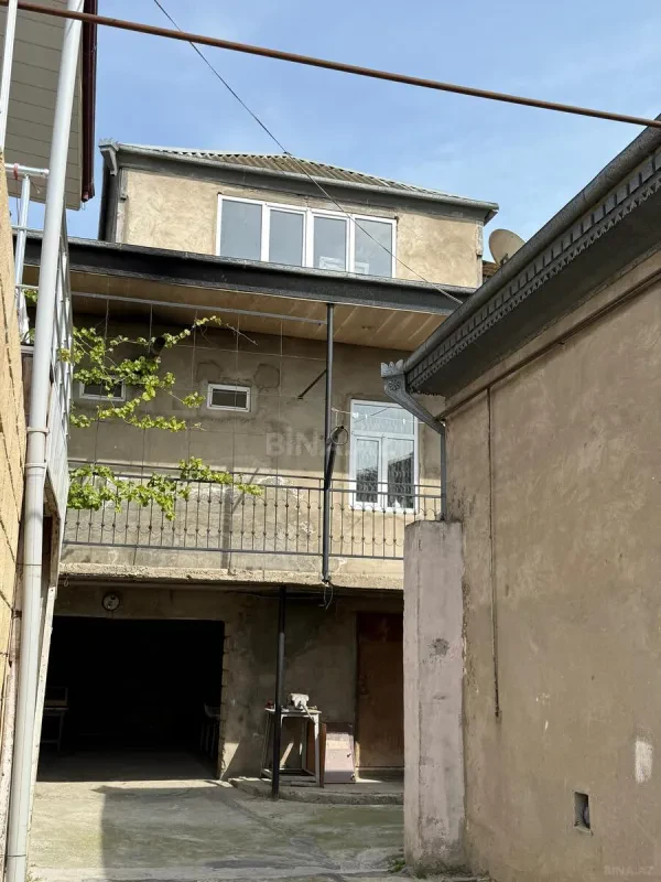 Satılır 6 otaqlı həyət evi 200 m²