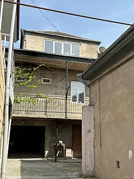 Satılır 6 otaqlı həyət evi 200 m²