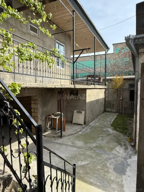 Satılır 6 otaqlı həyət evi 200 m²