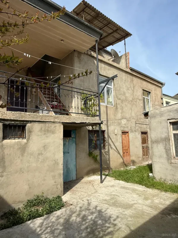 Satılır 6 otaqlı həyət evi 200 m²